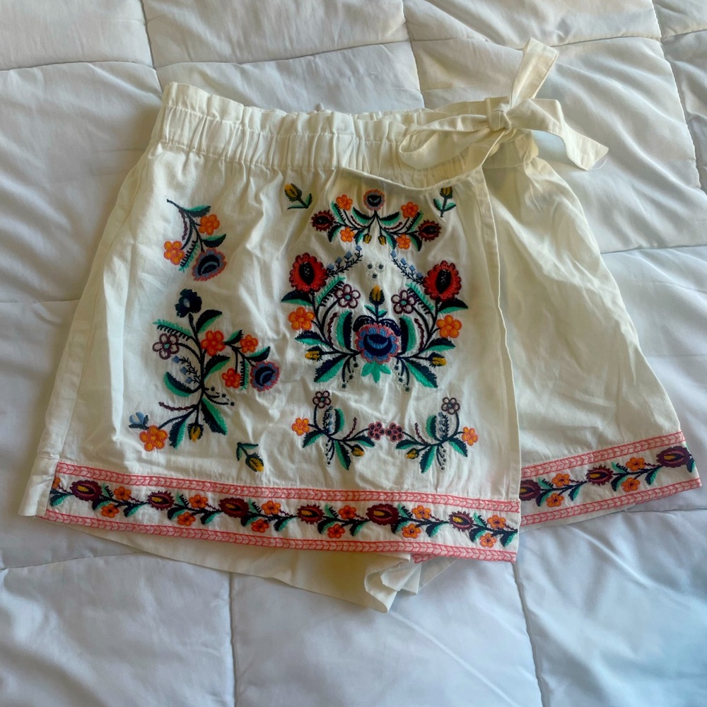 Embroidered skort